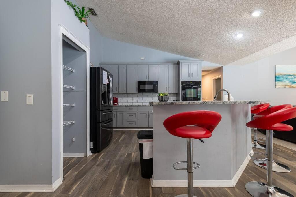 Modern Vacation Home W/ Heated Pool 10Min To The Beach パーム・コースト エクステリア 写真