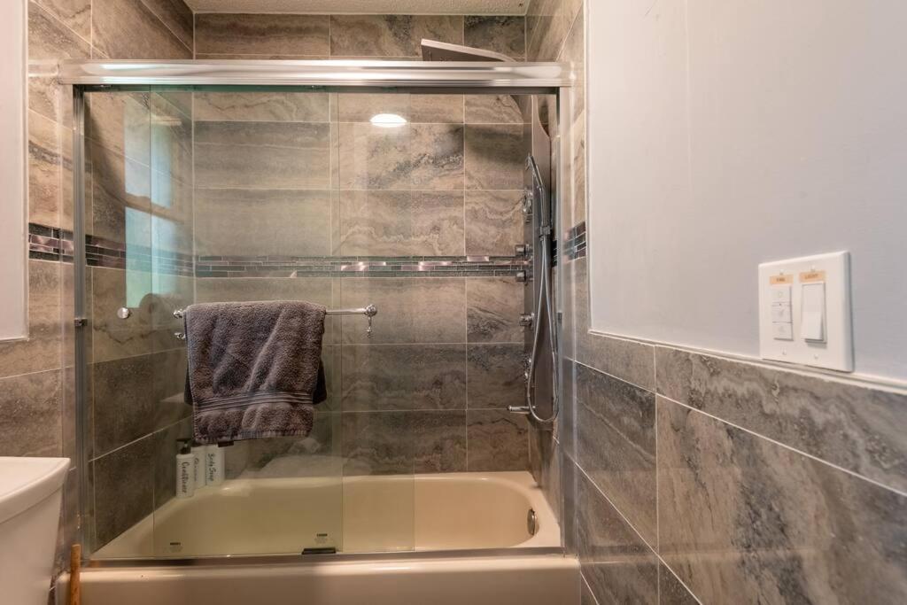 Modern Vacation Home W/ Heated Pool 10Min To The Beach パーム・コースト エクステリア 写真